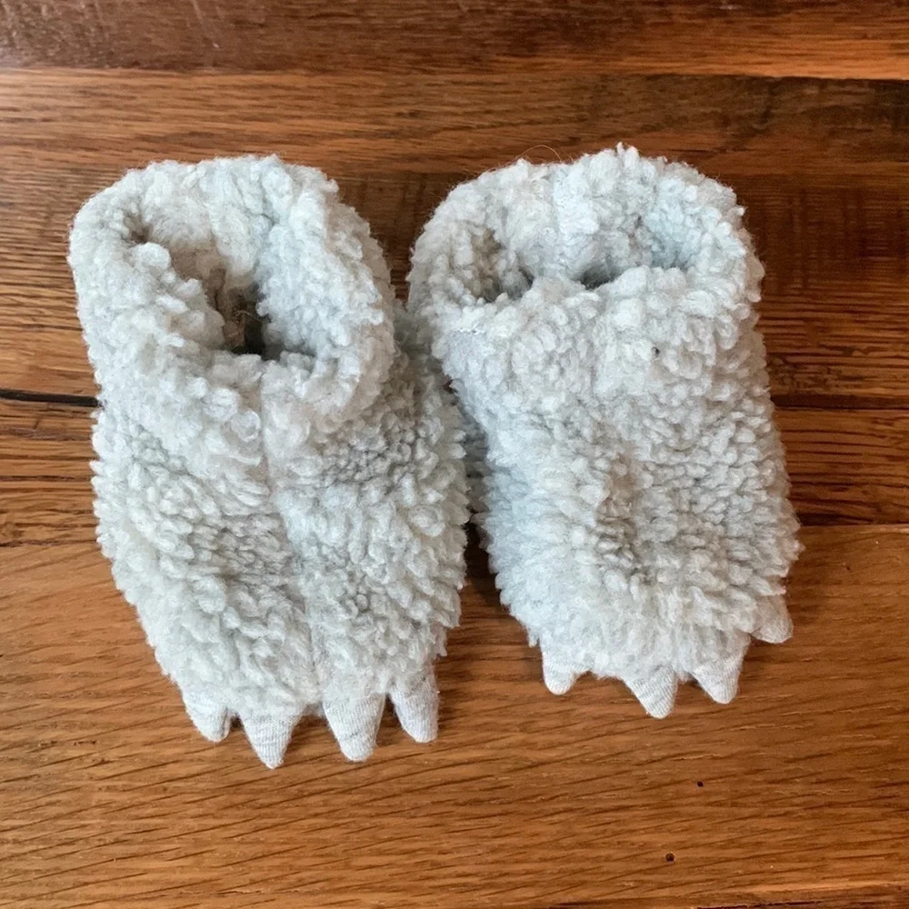 Gap baby grey claw slippers 0-3 month